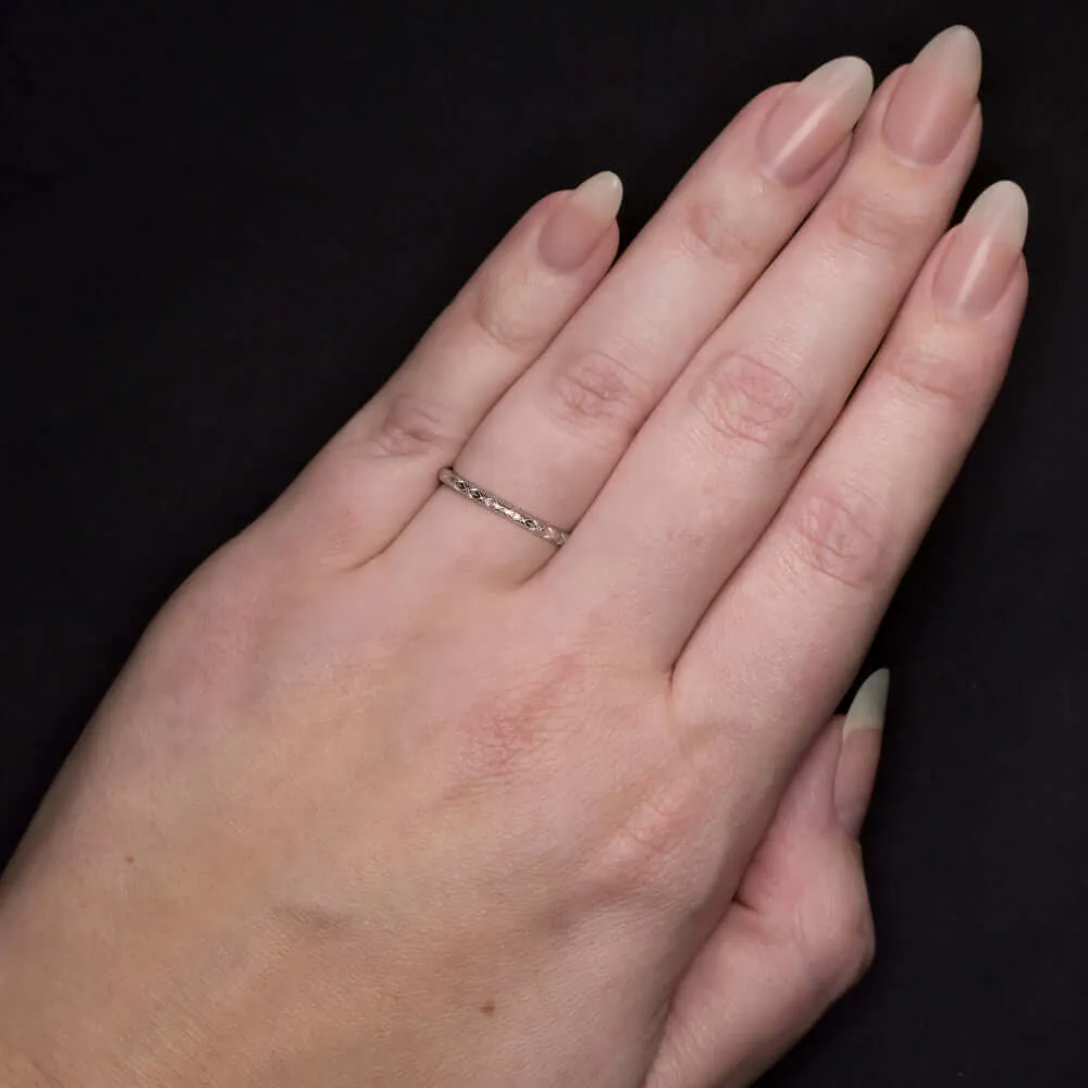 14k WHITE GOLD VINTAGE STYLE WEDDING BAND STACKING RING ENGRAVED FLORAL ART DECO